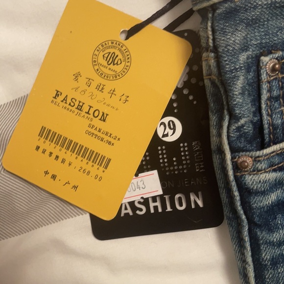 Antigo Shorts Slim Jean Shorts with lace pockets - Picture 3 of 4